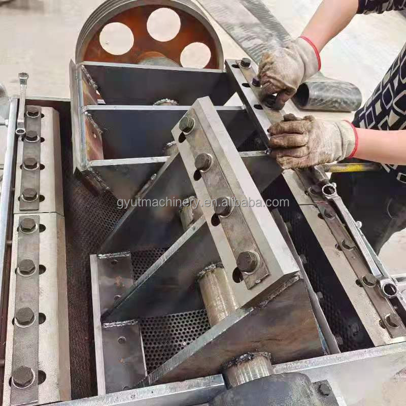 非常に耐久性ナイフ 220v 木のチップを粉砕するための完全に自動ココナッツシェルクラッシャー