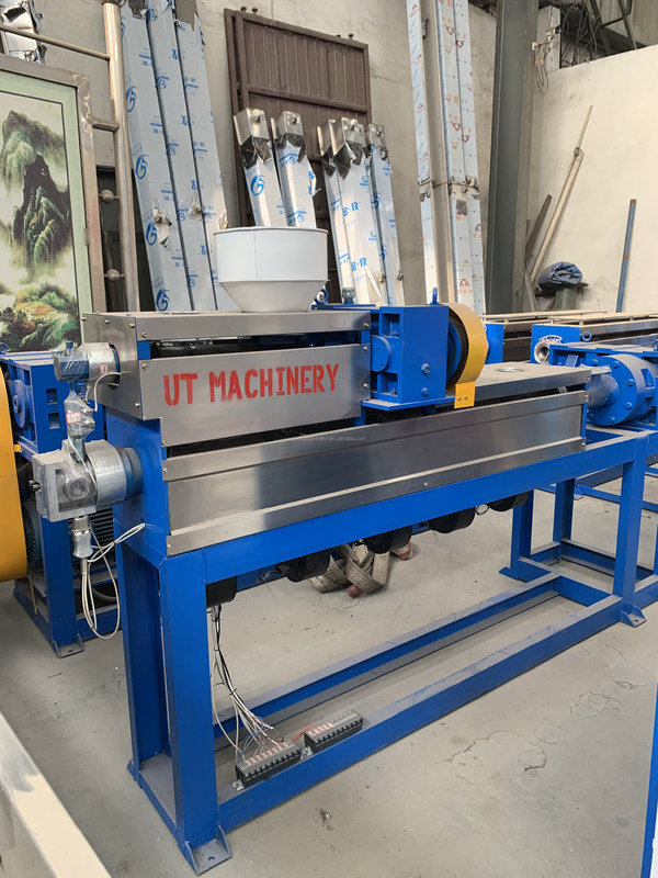 国際標準制御箱 電線ケーブル製造用の赤色電源ケーブルエクストルーダー