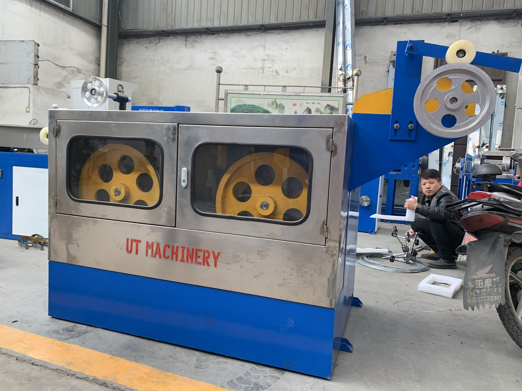 マックス出力 125kg/H-800kg/H と 22kw メインエクストルーダーパワーを持つプラスチックケーブル製造機械