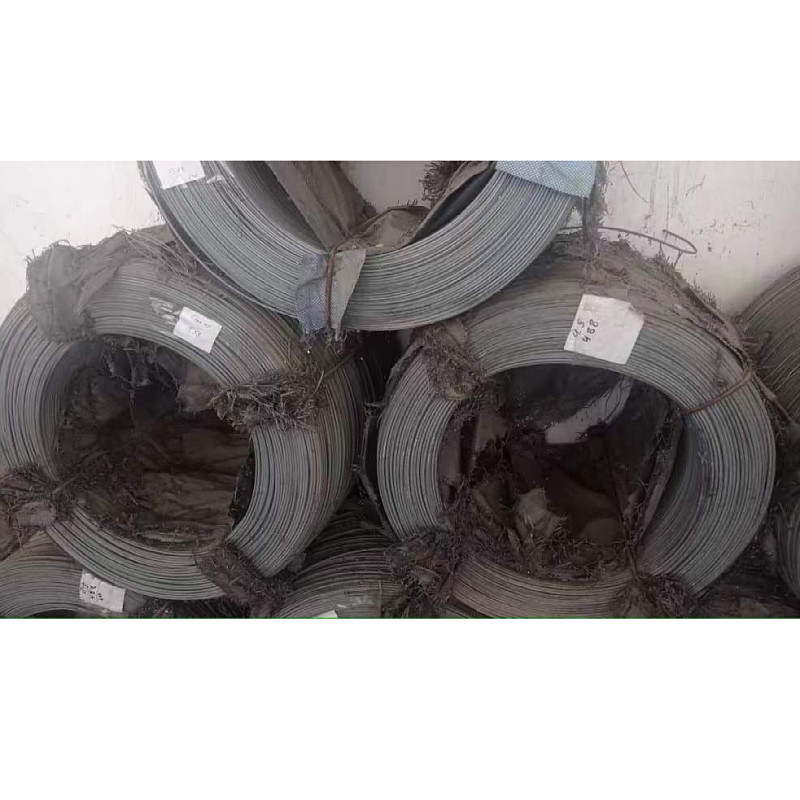 スチールワイヤローリングマシン内径130mmのコイルと外径320mmのコイル