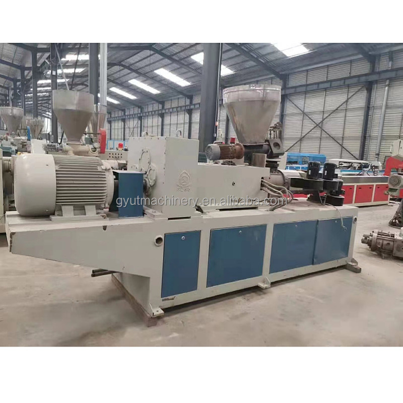 65/132mm 水/PVCチューブ生産ラインのための二重螺旋PVCパイプ挤出機