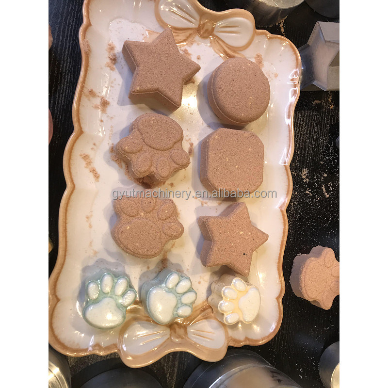 パネウマティック小機械とアルミニウム模具で バス爆弾の生産を向上させる