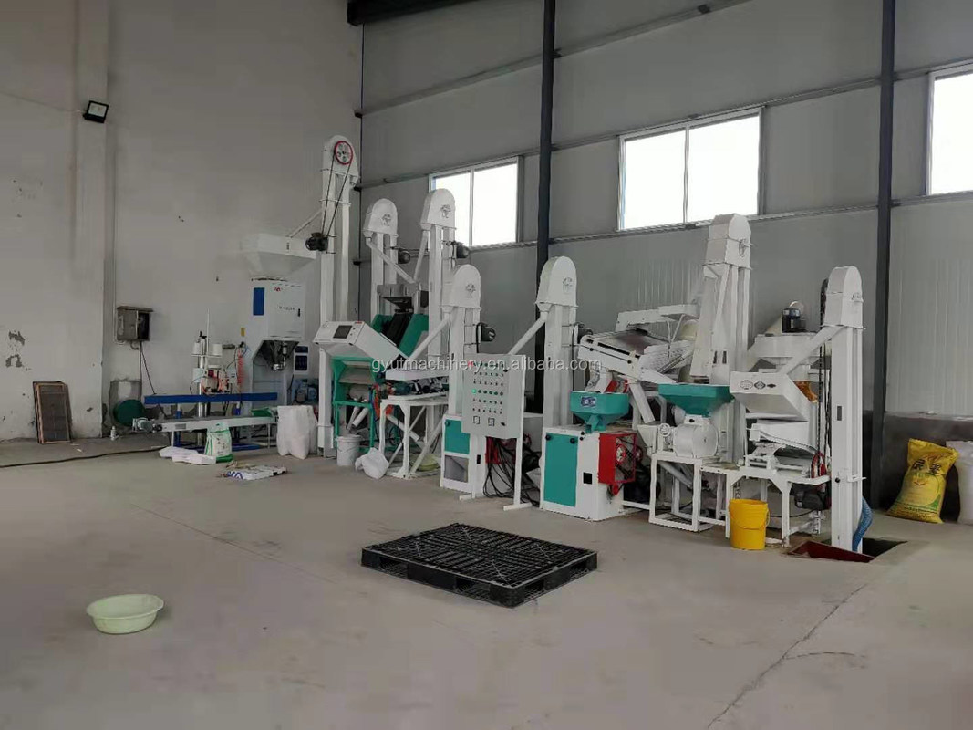 20トンの小麦粉加工装置 99% パディー・ハスカー・デストナー・クラージング・パッケージング・マシン