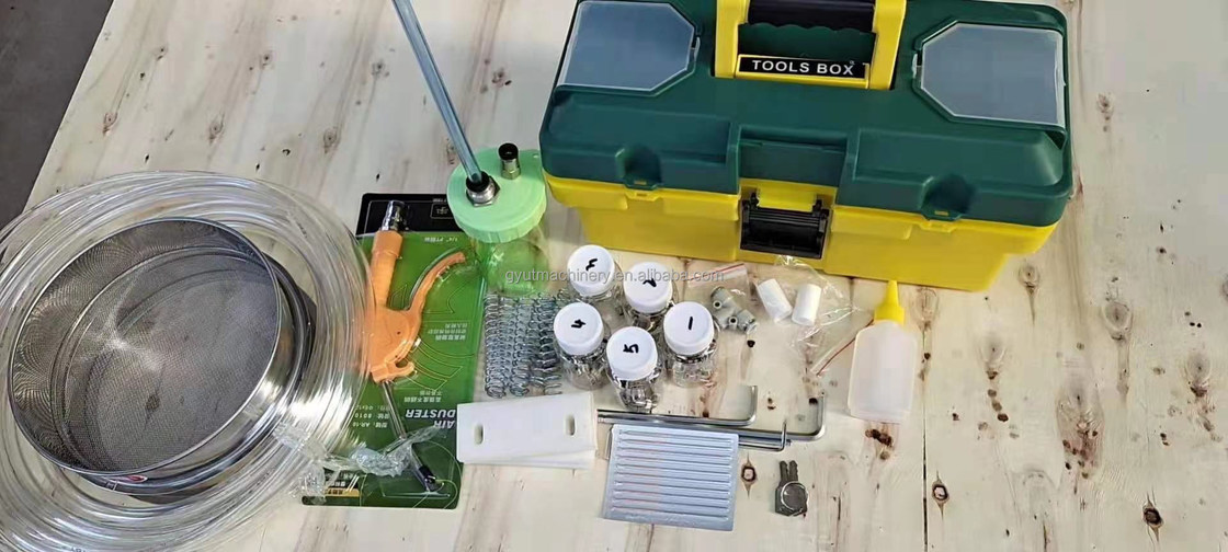 機械修理業者が100Mのキャロット・ペッパー・トマト・ブロッコリー種まき機から恩恵を受けています